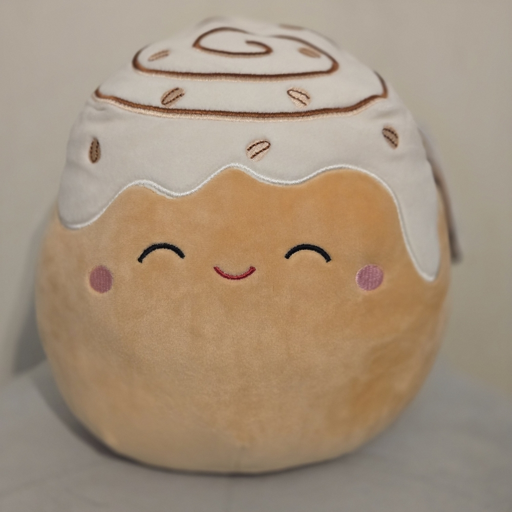8" Chanel the Cinnamon Roll 🥛